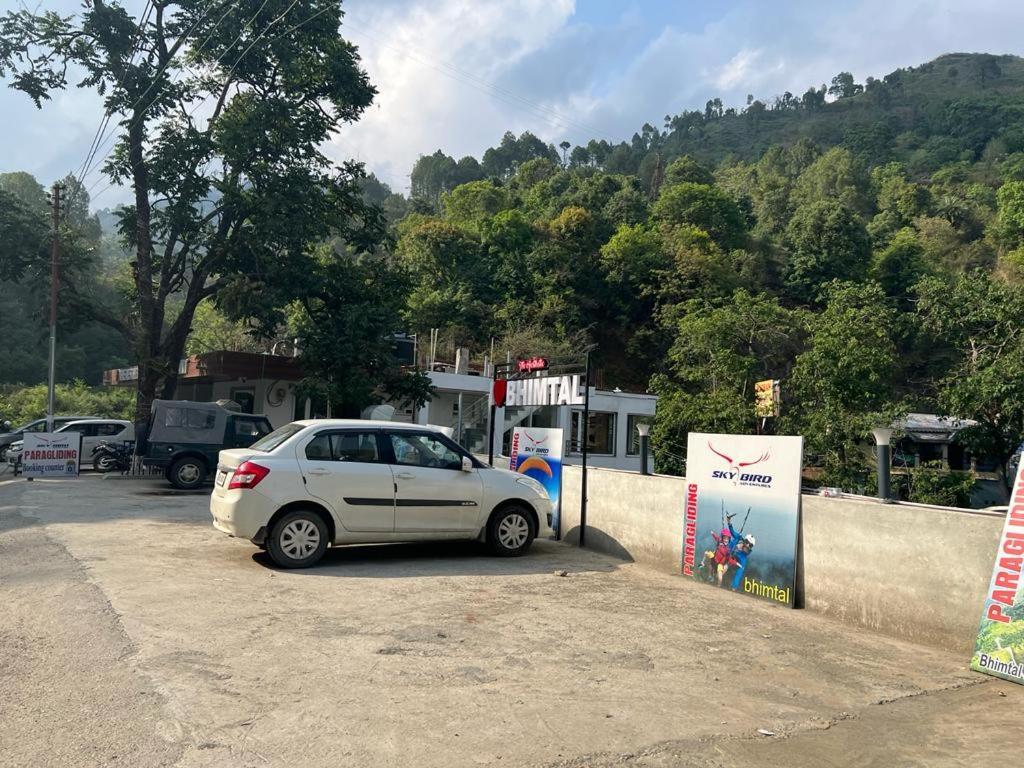The Aesthetic Hotel & Restaurant Bhimtal Exterior photo
