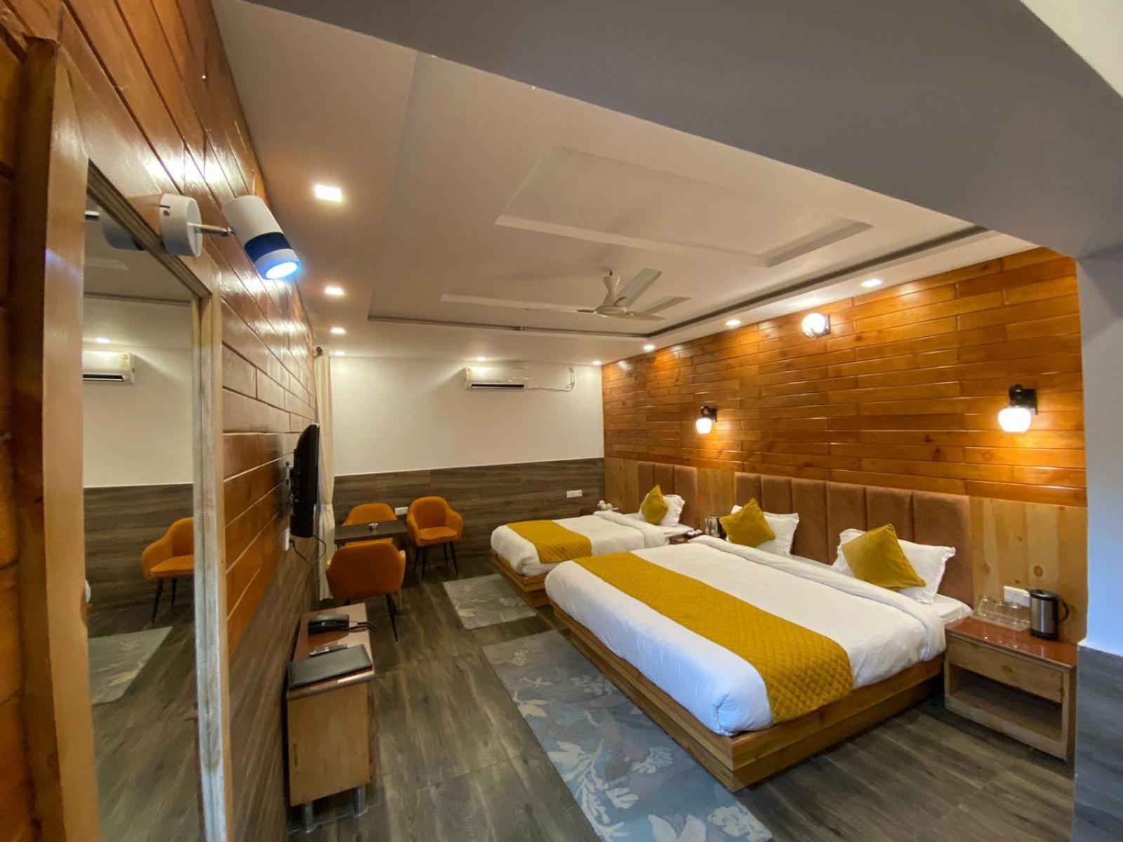 The Aesthetic Hotel & Restaurant Bhimtal Exterior photo