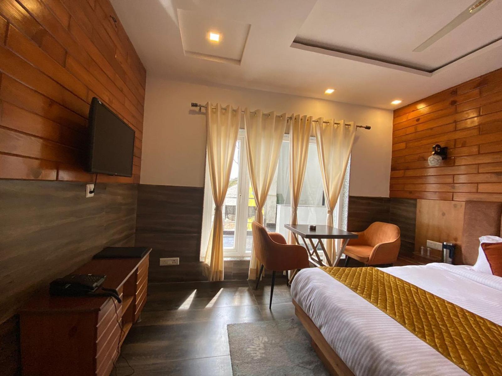 The Aesthetic Hotel & Restaurant Bhimtal Exterior photo