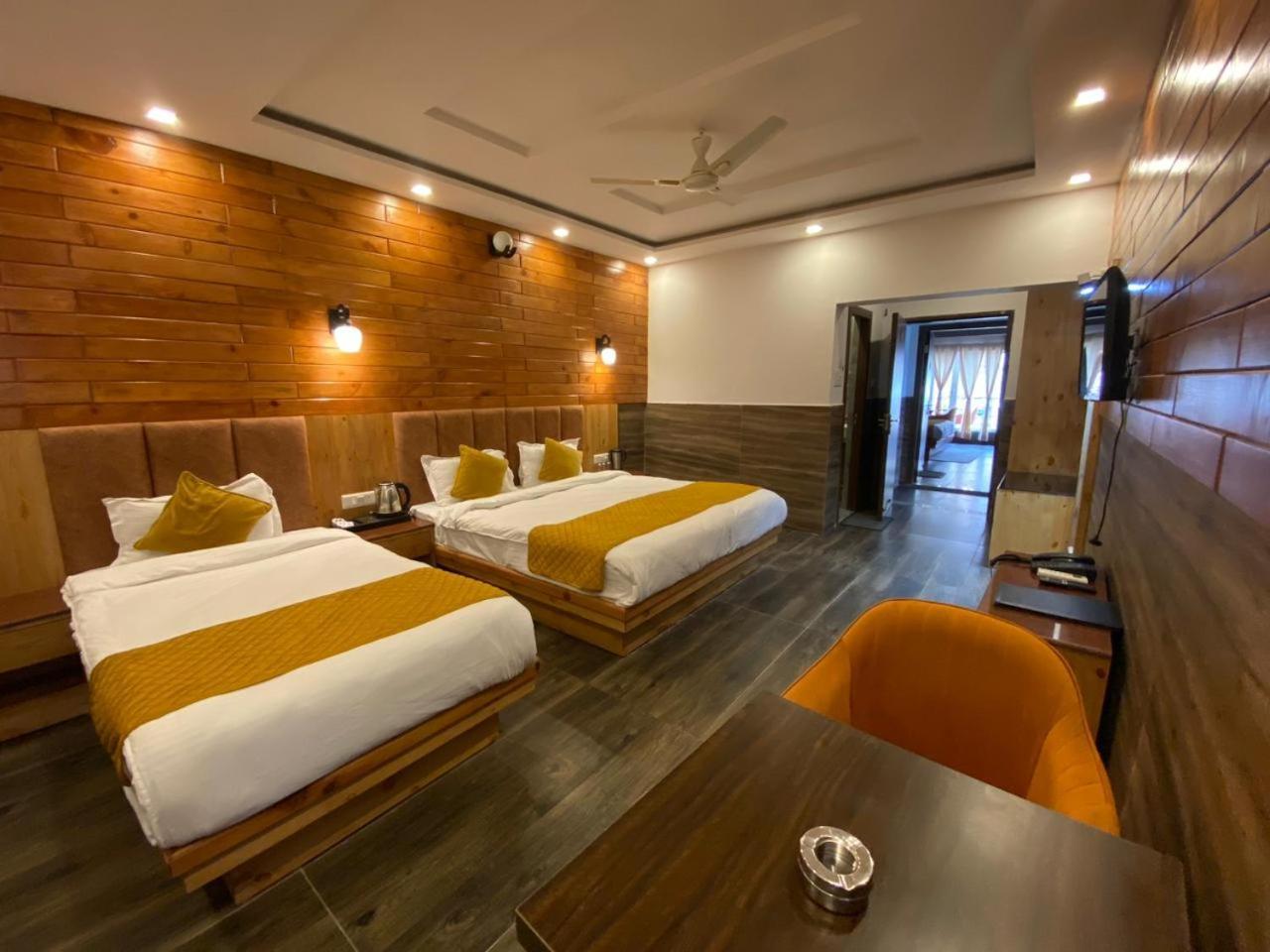 The Aesthetic Hotel & Restaurant Bhimtal Exterior photo