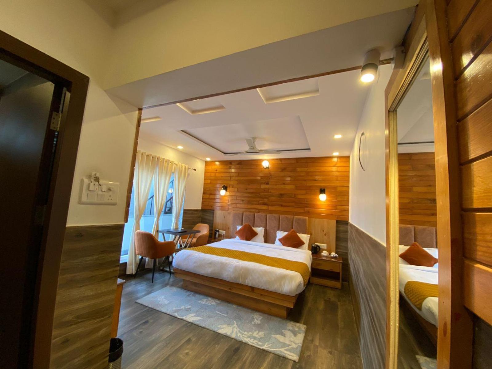 The Aesthetic Hotel & Restaurant Bhimtal Exterior photo