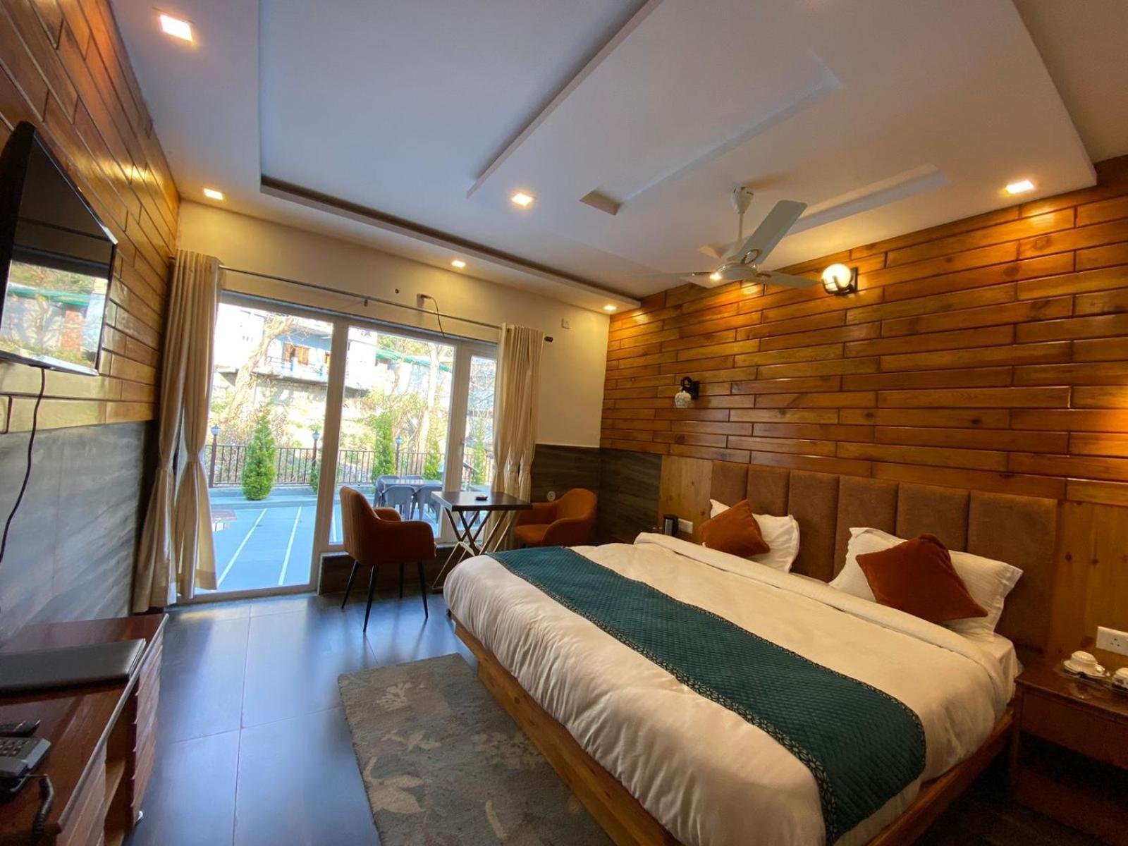 The Aesthetic Hotel & Restaurant Bhimtal Exterior photo